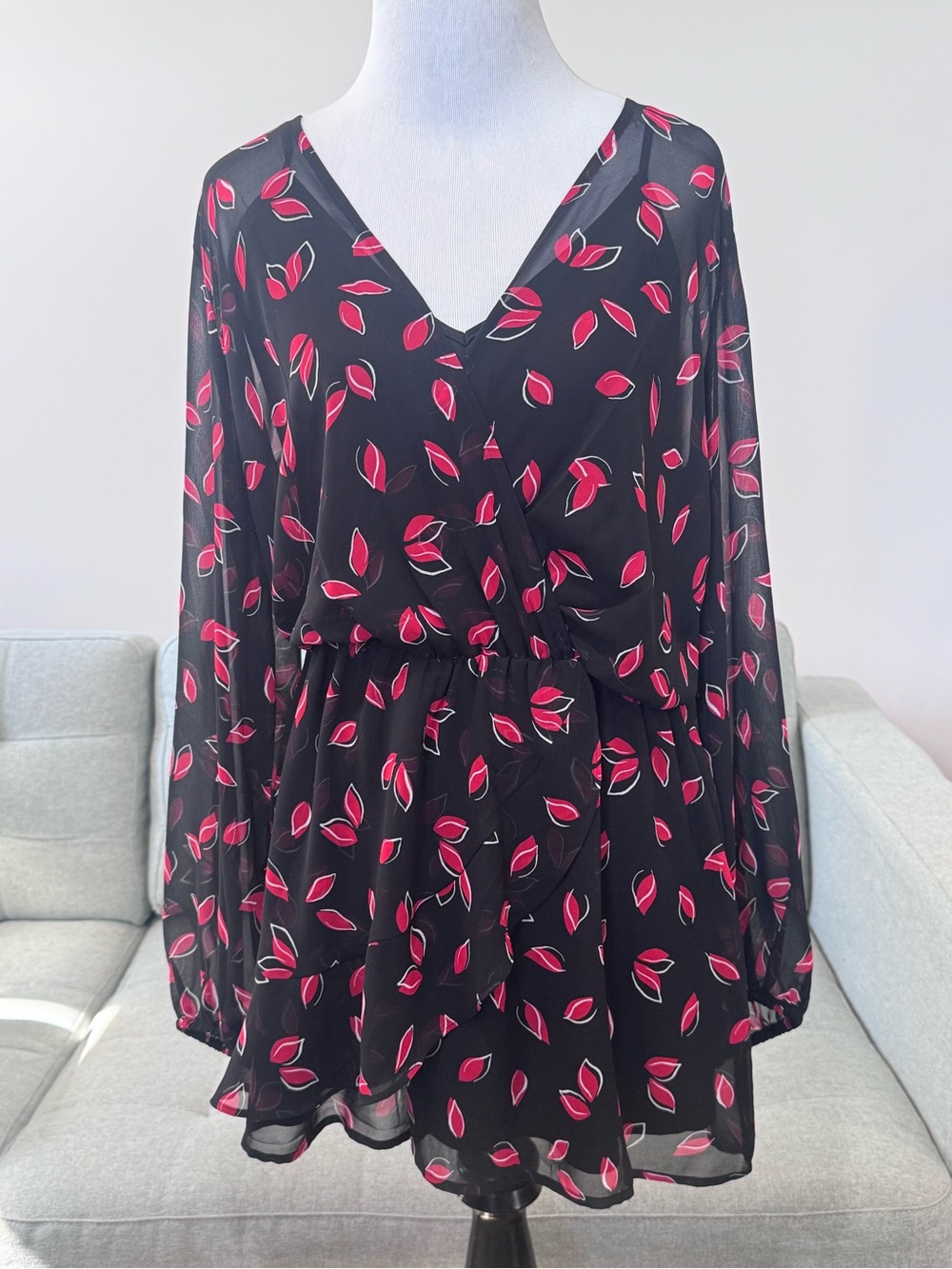 Ladies Express Black V-Neck Long Sleeve Floral Print Romper